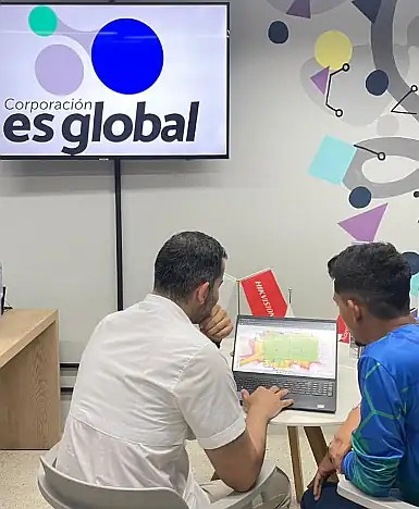 Personas en una reunión de trabajo